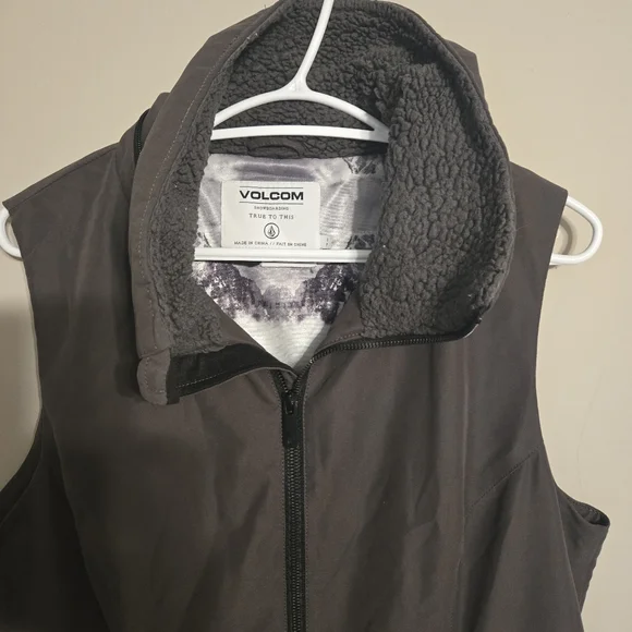 Volcom Women's Longhorn Insulated Black Sleeveless Snowboard Vest Winter Small - Picture 5 of 9
